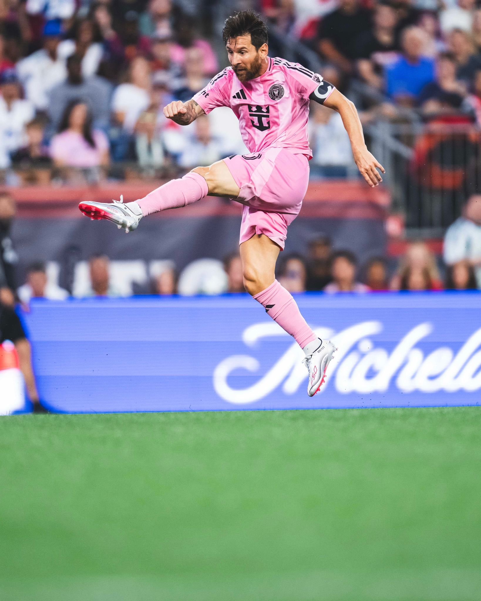 包含阿森纳不断突破！，梅西连续二十场比赛得分超过最后时刻胜出全场沸腾不已的词条